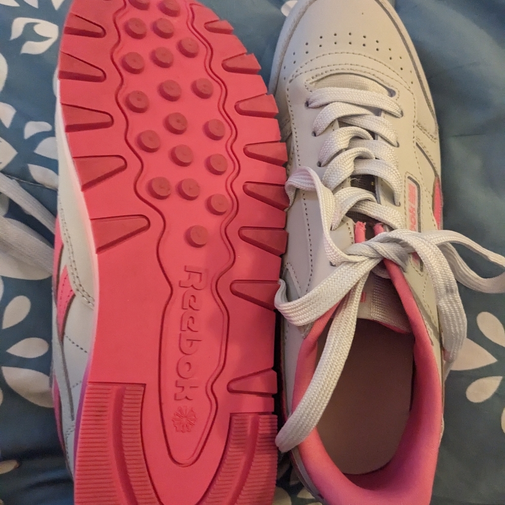 Classic leather Reebok Girls sneakers